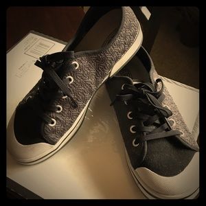 Keen’s woman Elsa II Crochet Sneaker Size 9